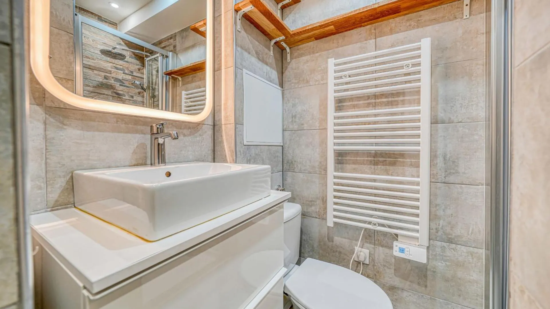 Apartment In Paris 17Th District 0*,  Francia